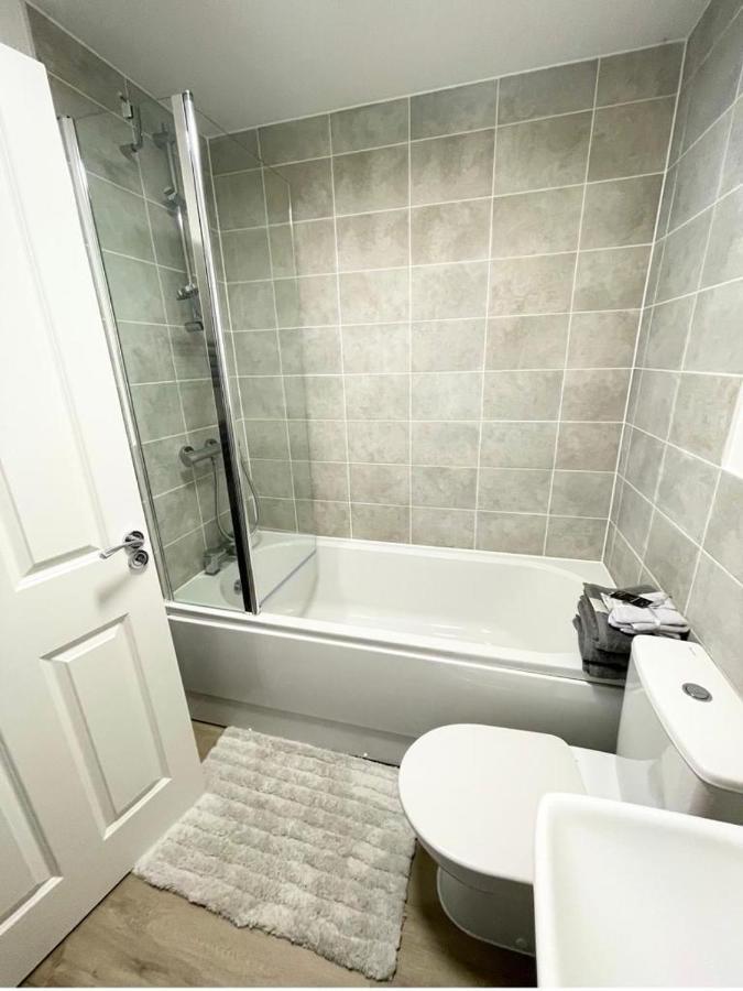Waterfront - Entire 3 Bed *